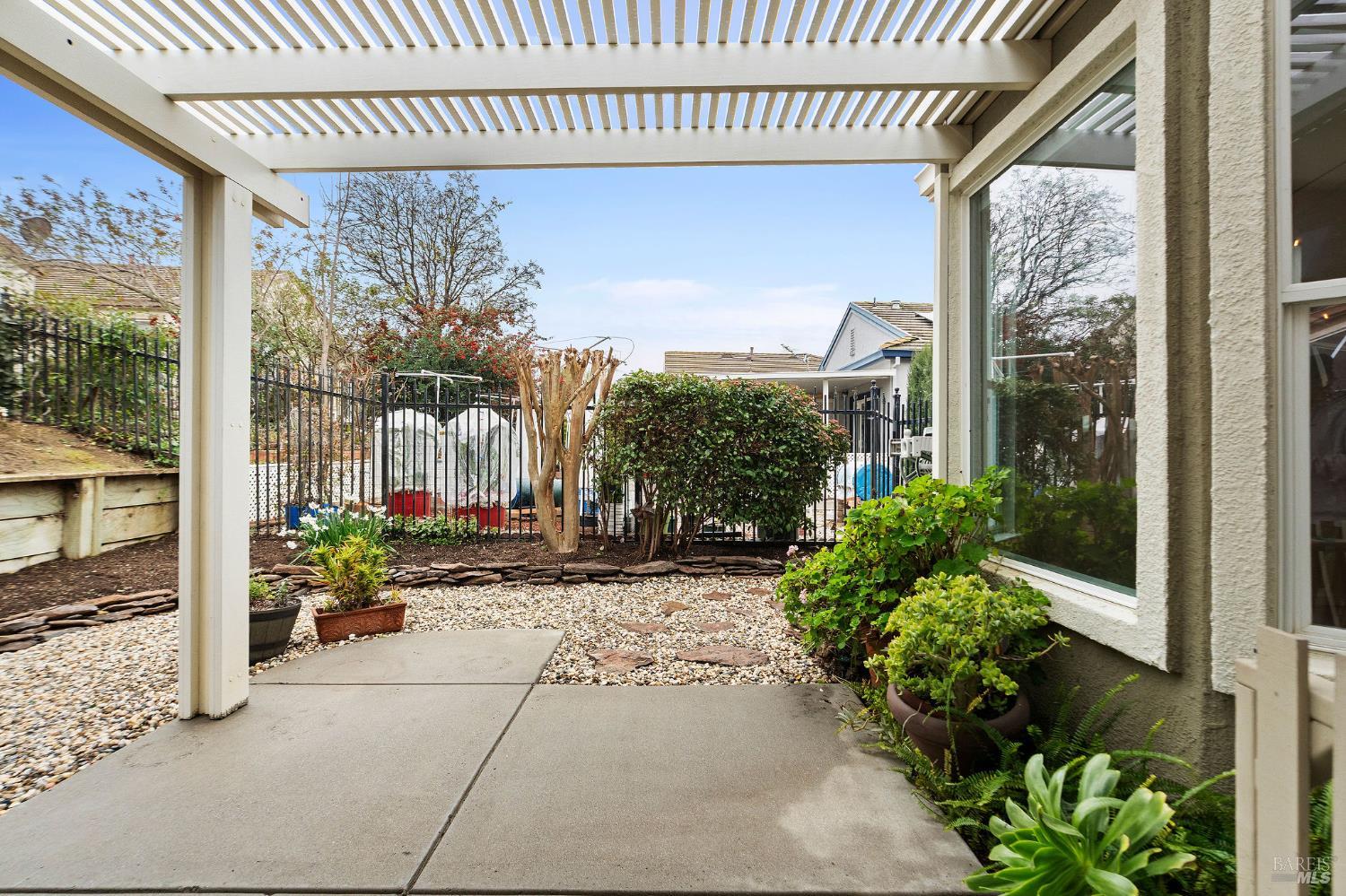 802 Summerset Drive Rio Vista, CA 94571 - Photo 33 of 74 covered patio in back yard