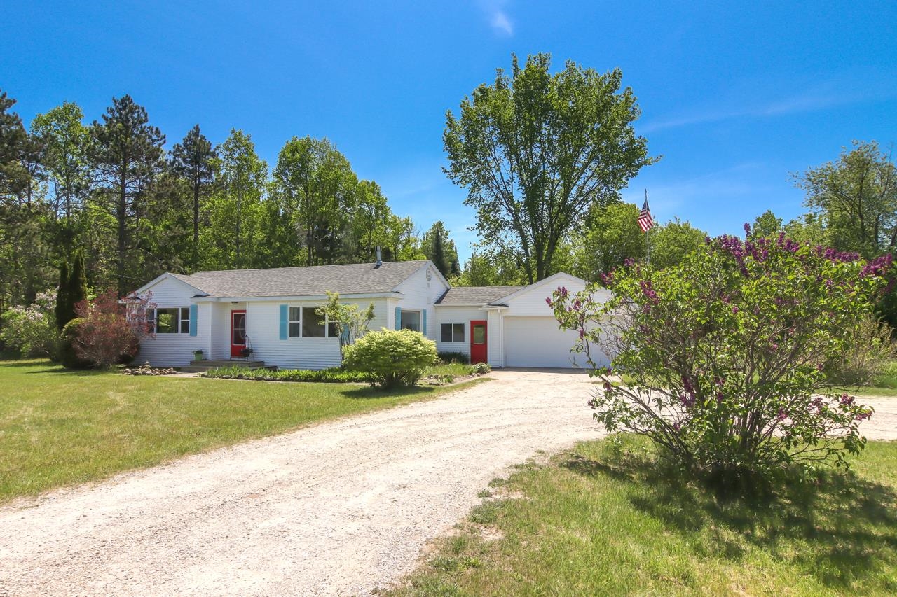 8981 Platte Road Beulah, MI 49617 - Photo 4 of 53 1911566-3.JPG