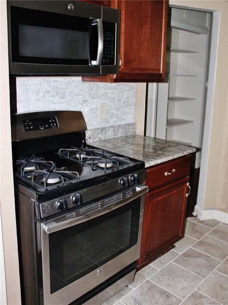 22698 Power Road Farmington, MI 48336 - Photo 5 of 17 IMG_5250a.JPG