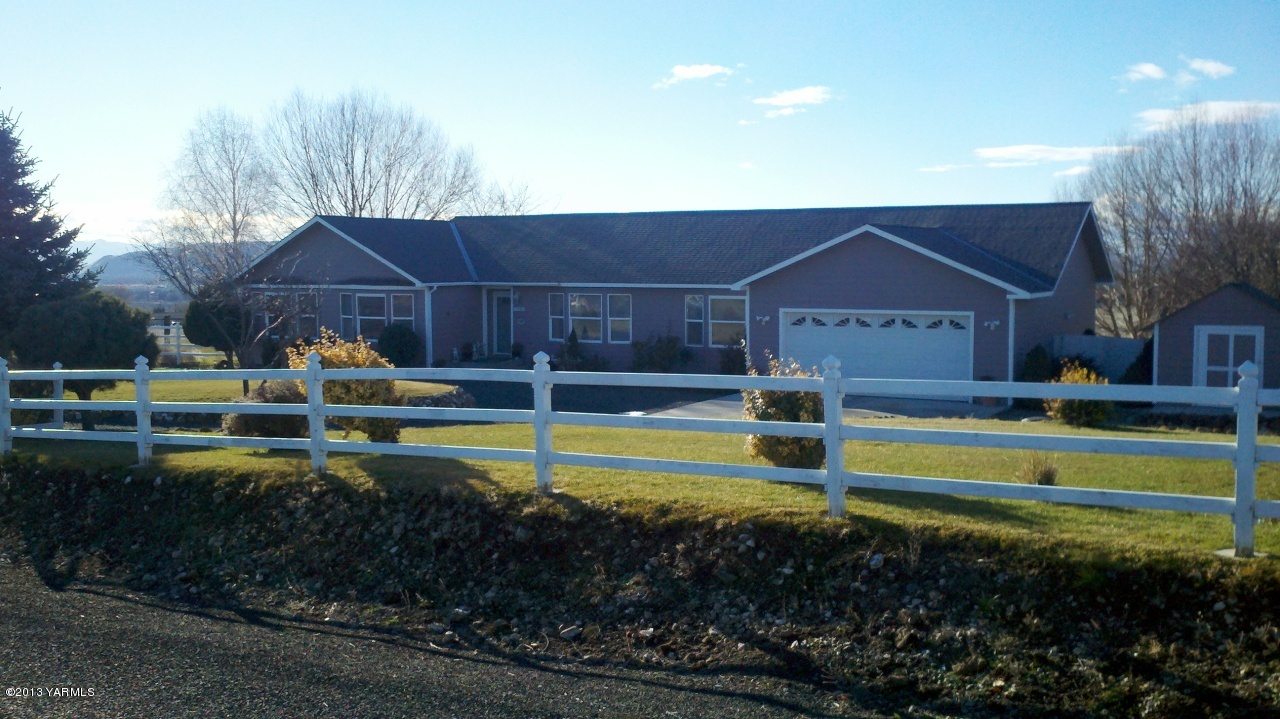 302 Wendt Road Yakima, WA 98901 - Photo 2 of 26 2013-01-10_14-01-08_634