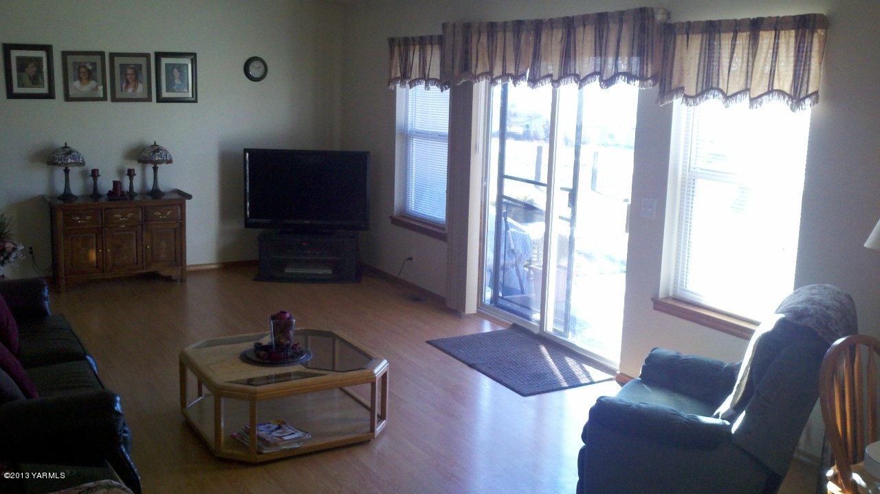 302 Wendt Road Yakima, WA 98901 - Photo 11 of 26 2013-01-10_13-51-13_455