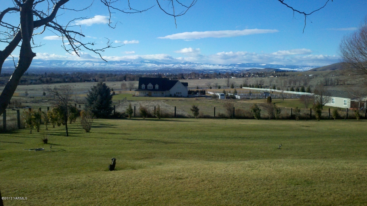 302 Wendt Road Yakima, WA 98901 - Photo 7 of 26 2013-01-10_13-56-14_376