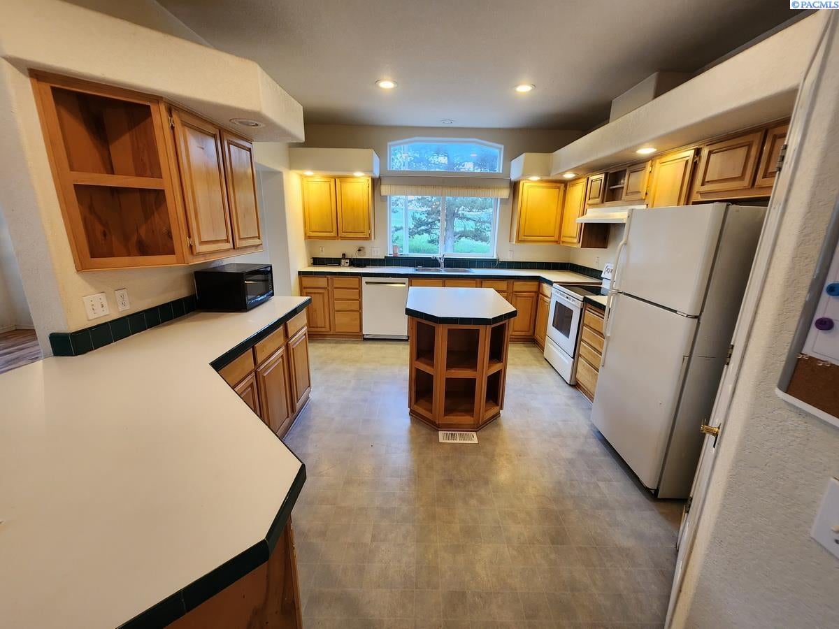 1151 Gene Webb Road St. John, WA 99171 - Photo 11 of 38 Gallery Image 11