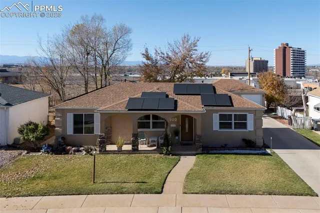 a view of house with a yard
