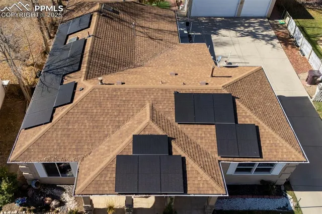 a picture of a bench in a white microwave