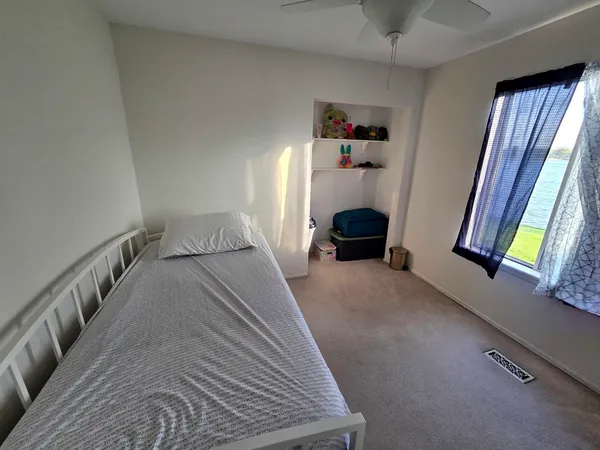 $279,900 | 390 Springlake Lane, Unit B, Aurora, IL 60504