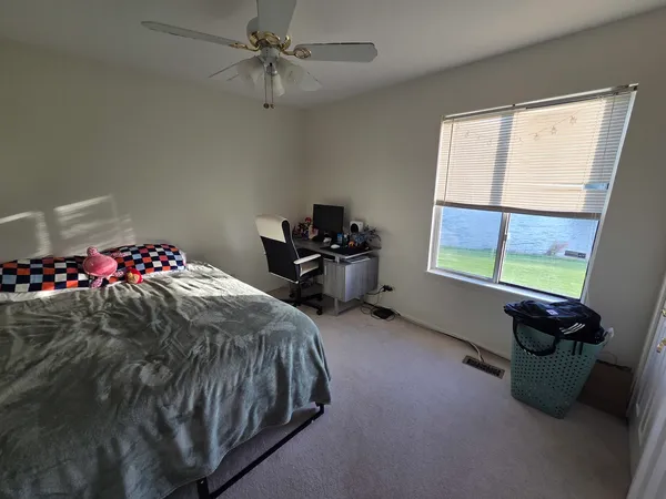 $279,900 | 390 Springlake Lane, Unit B, Aurora, IL 60504