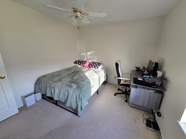 $279,900 | 390 Springlake Lane, Unit B, Aurora, IL 60504