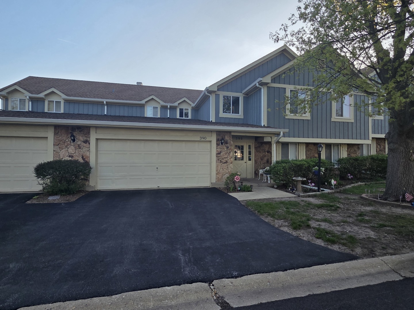 390 Springlake Lane, Unit B Aurora, IL 60504 - Photo 2 of 17