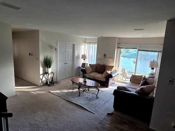$279,900 | 390 Springlake Lane, Unit B, Aurora, IL 60504