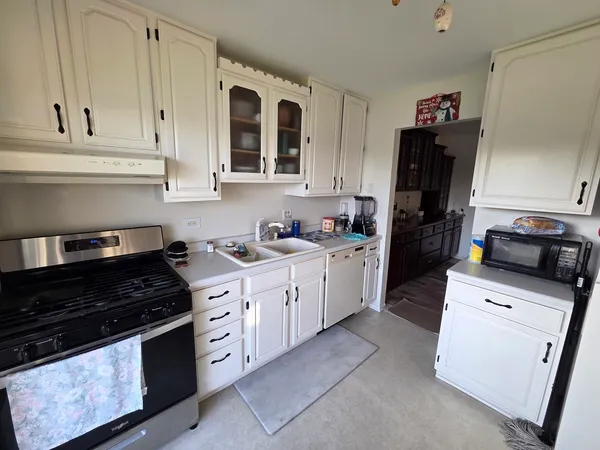 $279,900 | 390 Springlake Lane, Unit B, Aurora, IL 60504