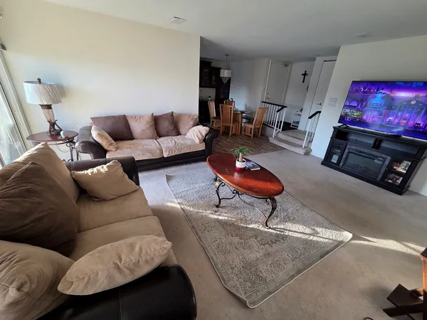 $279,900 | 390 Springlake Lane, Unit B, Aurora, IL 60504