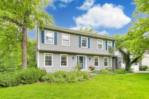 $675,000 | 924 Glen Oak Drive, Sleepy Hollow, IL 60118