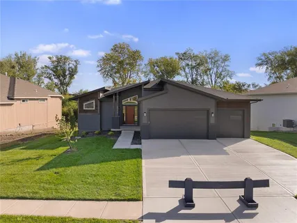 $741,000 | 8973 Shady Bend Road, Lenexa, KS 66227