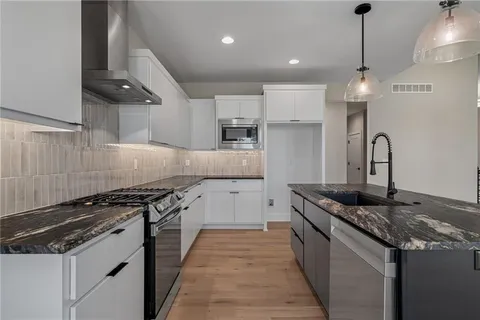 $741,000 | 8973 Shady Bend Road, Lenexa, KS 66227