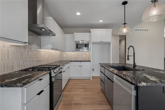 $743,000 | 8973 Shady Bend Road, Lenexa, KS 66227