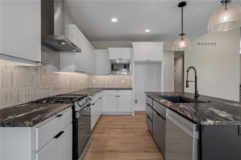 8973 Shady Bend Road Lenexa, KS 66227 - Photo 14 of 45