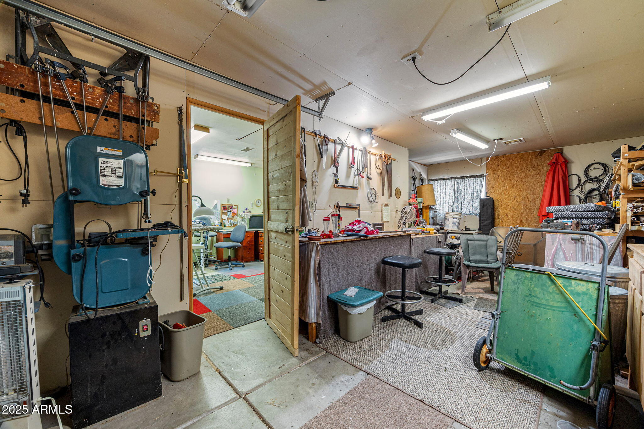 2240 Roundabout Way Overgaard, AZ 85933 - Photo 34 of 47 a room with musical instruments