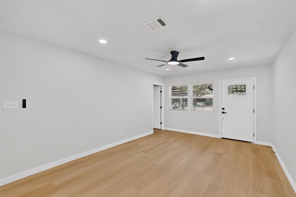 206 West Ridgewood Drive Garland, TX 75041 - Photo 5 of 40 Gallery Image 5