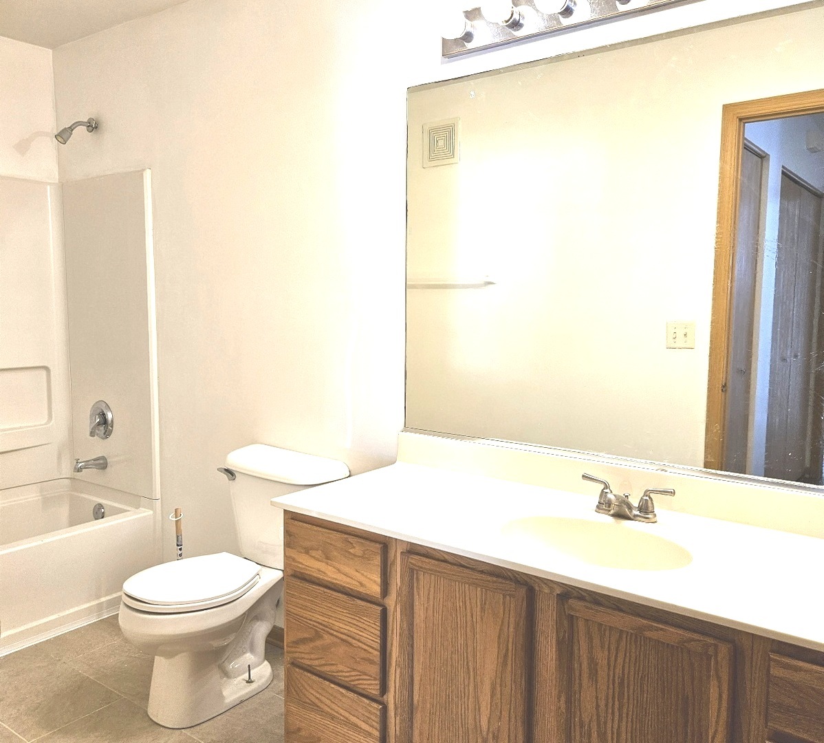 1443 McClure Road, Unit 207 Aurora, IL 60505 - Photo 13 of 15 Gallery Image 13