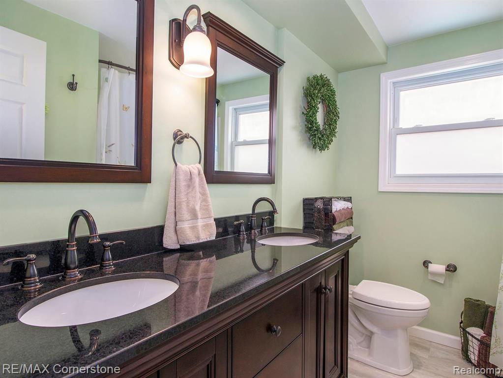 14306 Henry Ruff Road Livonia, MI 48154 - Photo 18 of 39