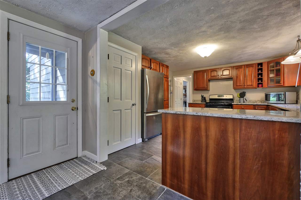 31 Woodward Road Merrimack, NH 03054 - Photo 8 of 34