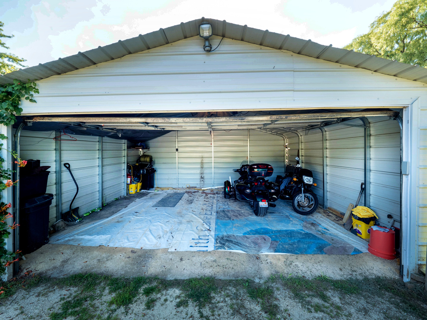 20806 Lembcke Road Harvard, IL 60033 - Photo 37 of 44 a view of a garage