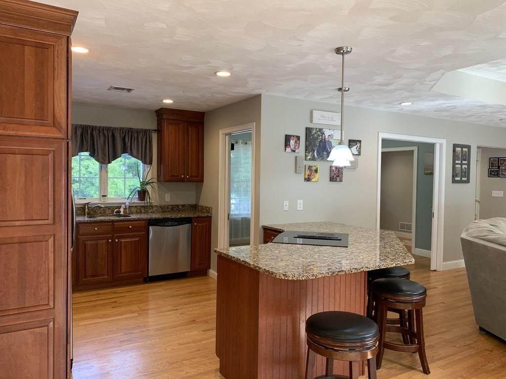 52 Gillespie Road Charlton, MA 01507 - Photo 5 of 37 Gallery Image 5