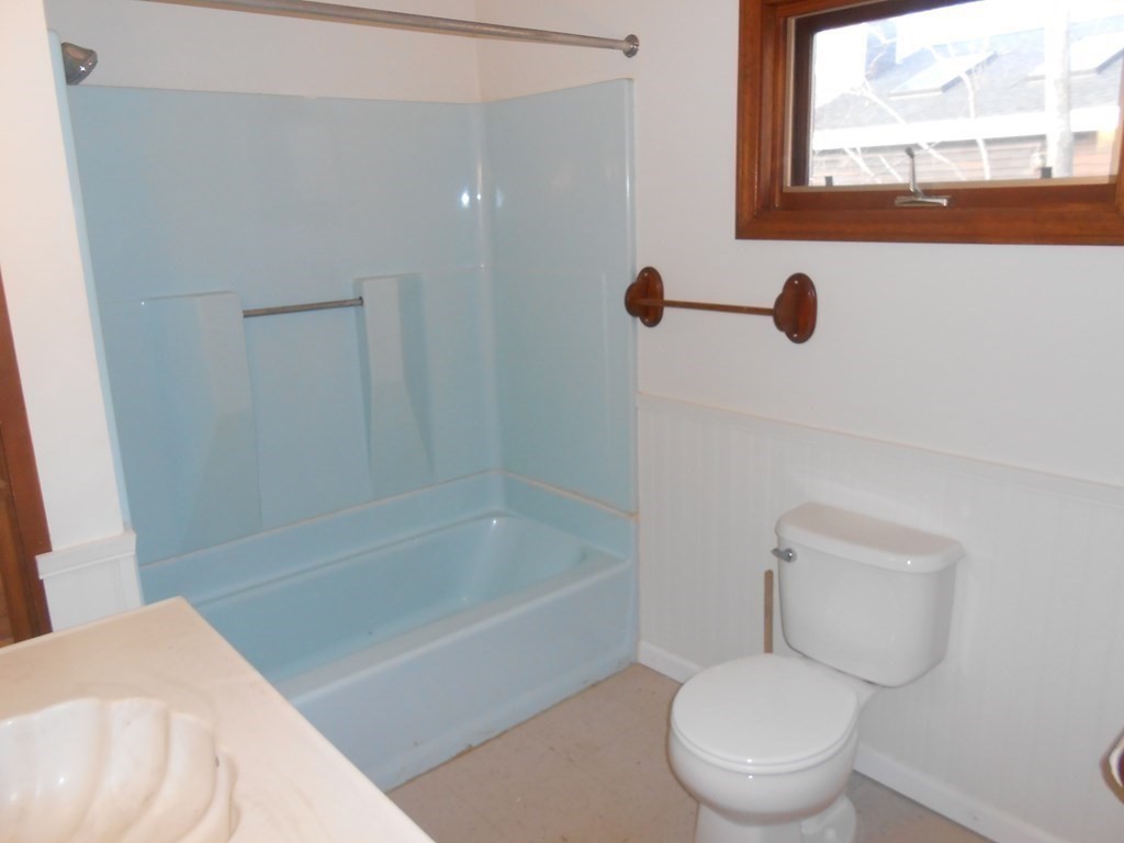 48 Dawson Road Worcester, MA 01602 - Photo 10 of 15 Gallery Image 10