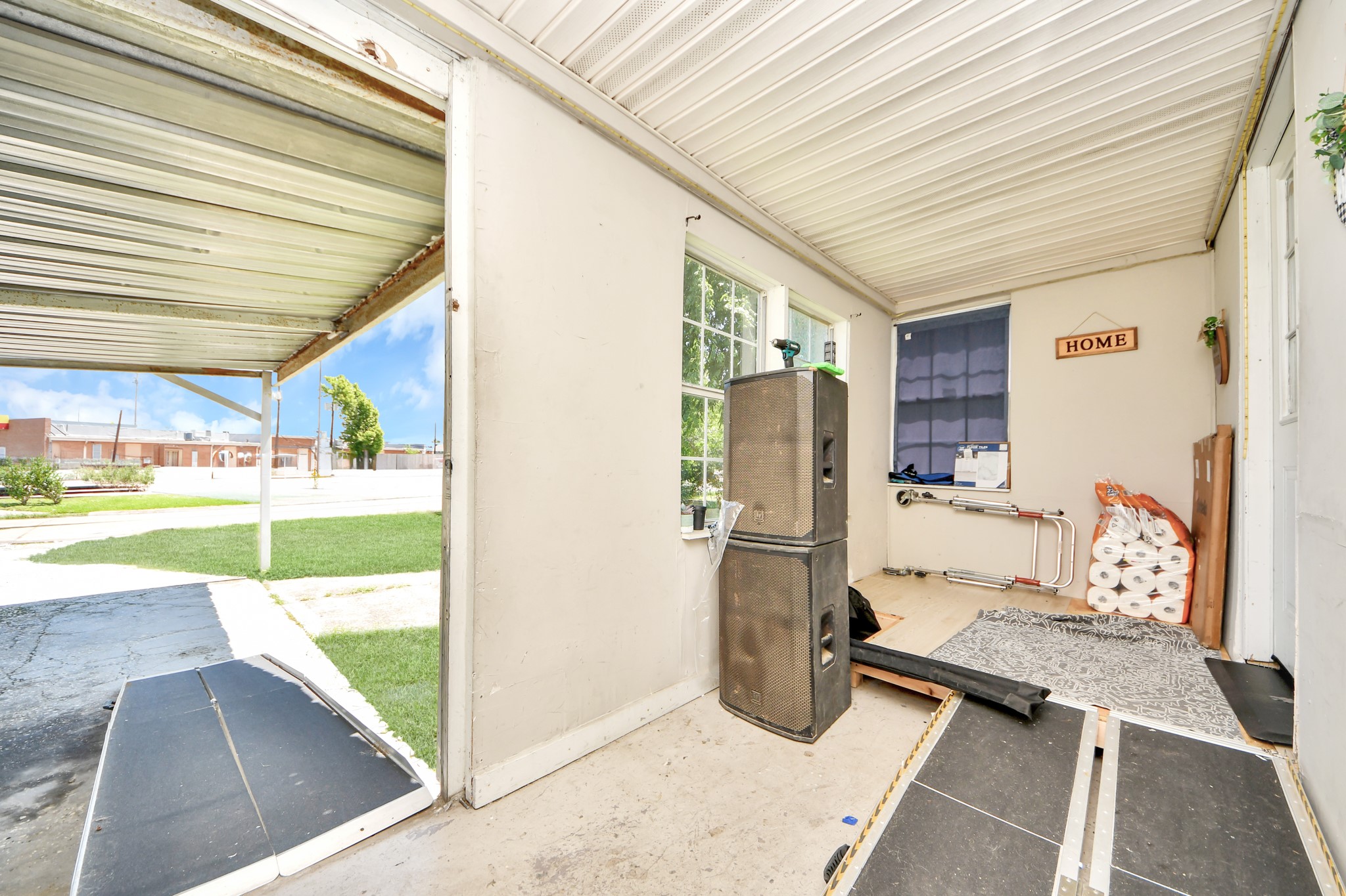 205 West Bird Road Pasadena, TX 77502 - Photo 9 of 26 Enclosed entrance….ramps for tenant use.