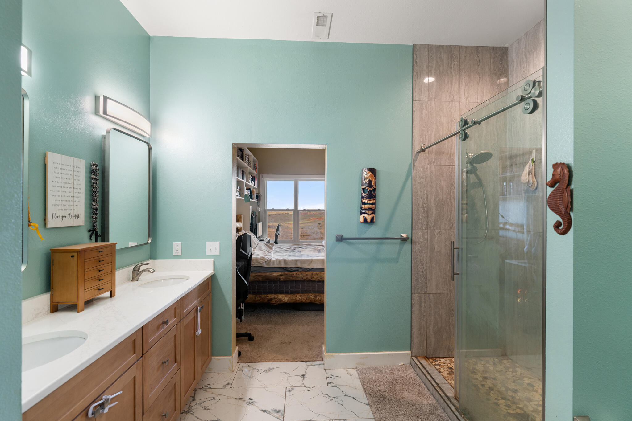 134 Beatty Spur Road Sheridan, WY 82801 - Photo 10 of 30 Private Bathroom