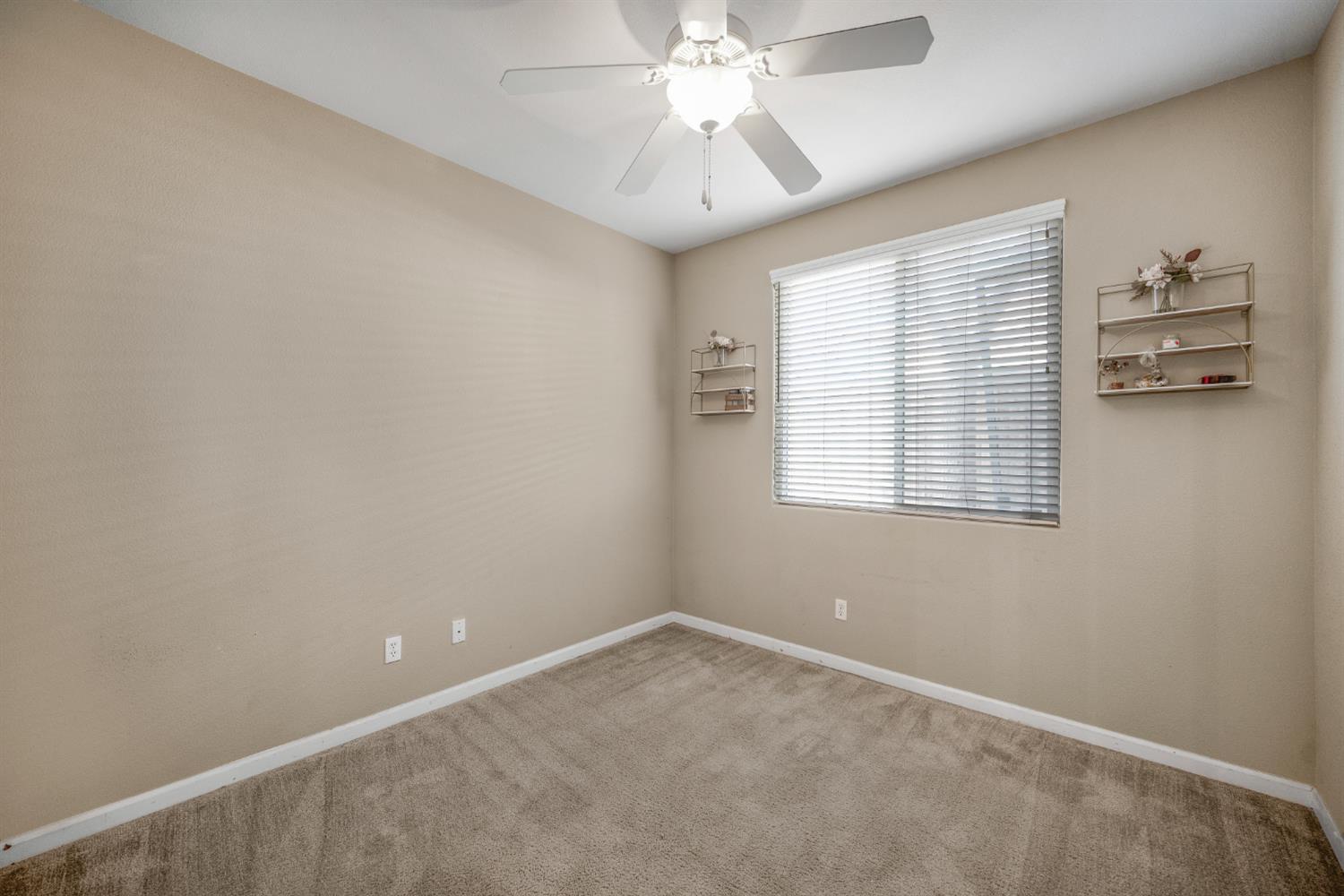 4626 West Javier Way Fresno, CA 93722 - Photo 12 of 26