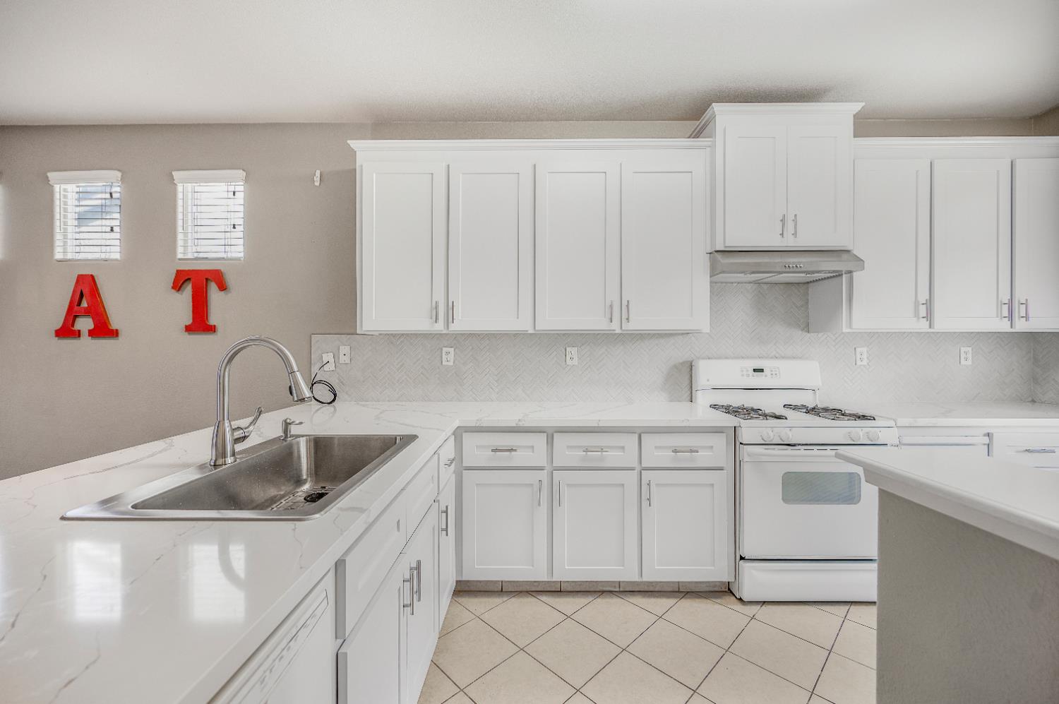 4626 West Javier Way Fresno, CA 93722 - Photo 7 of 26