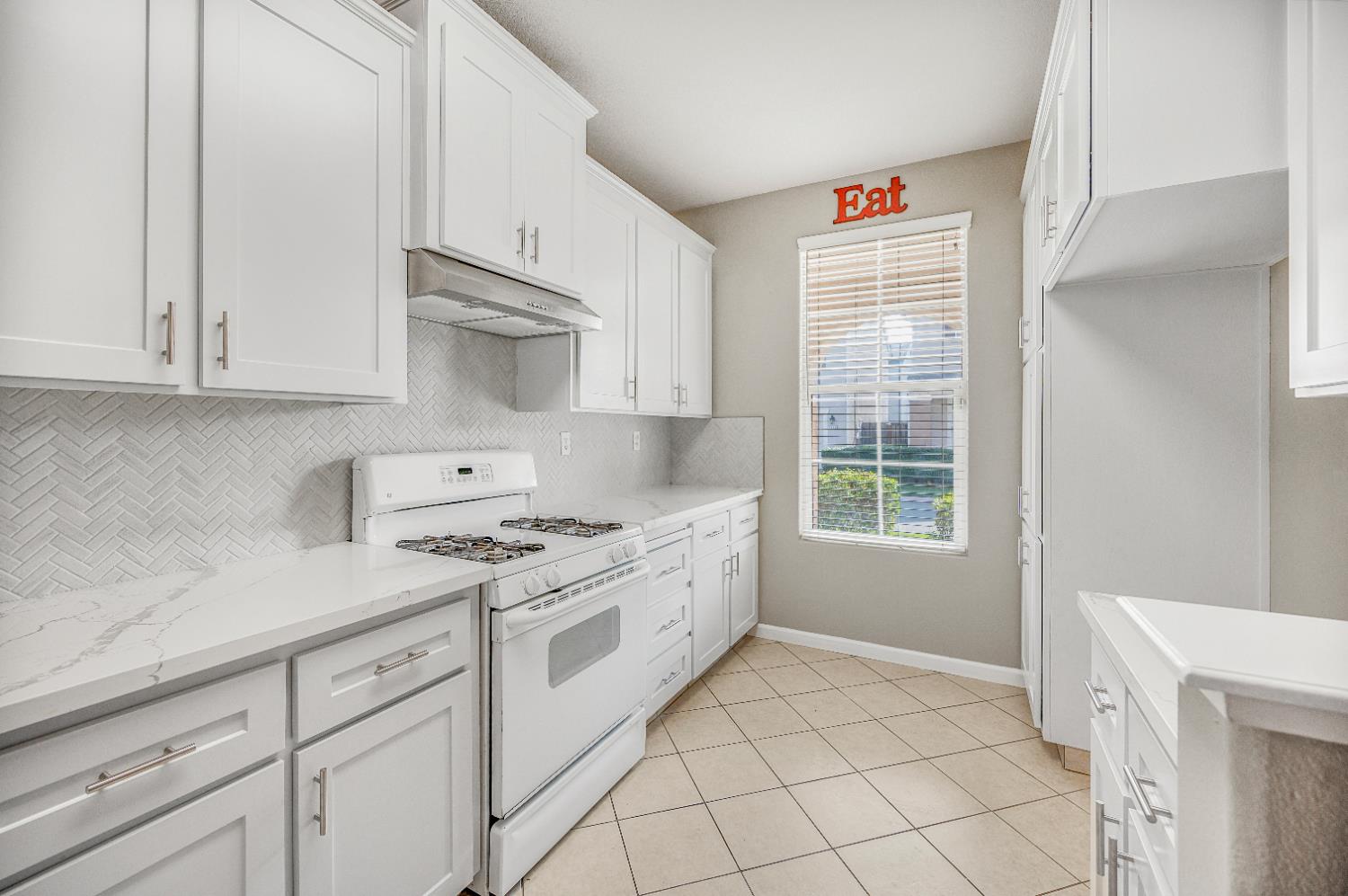 4626 West Javier Way Fresno, CA 93722 - Photo 8 of 26