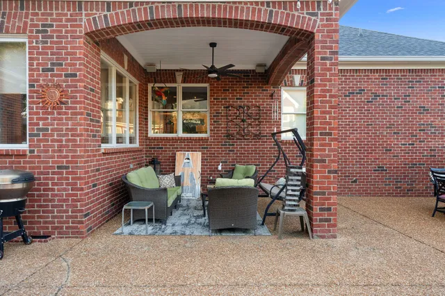 a view of a yard with of trees