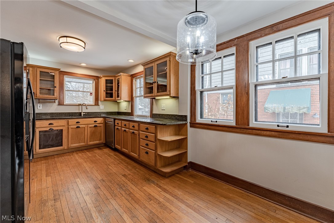 2482 Queenston Road Cleveland, OH 44118 - Photo 11 of 35 Gallery Image 11