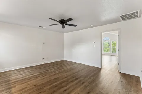 $400,000 | 114 Aria Ridge, Unit 802, Lakeway, TX 78738