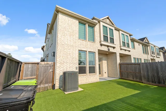 $430,000 | 6579 Scarlet Pond Lane, Fulshear, TX 77441