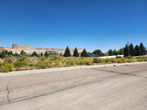 $95,000 | 100 Collier Circle, Green River, WY 82935
