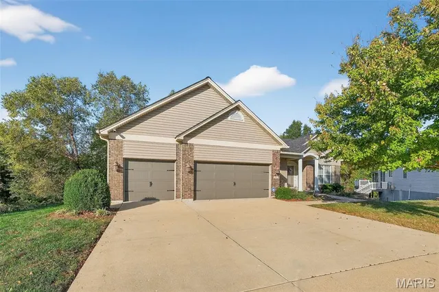 $425,000 | 121 Kendl Court, Florissant, MO 63031