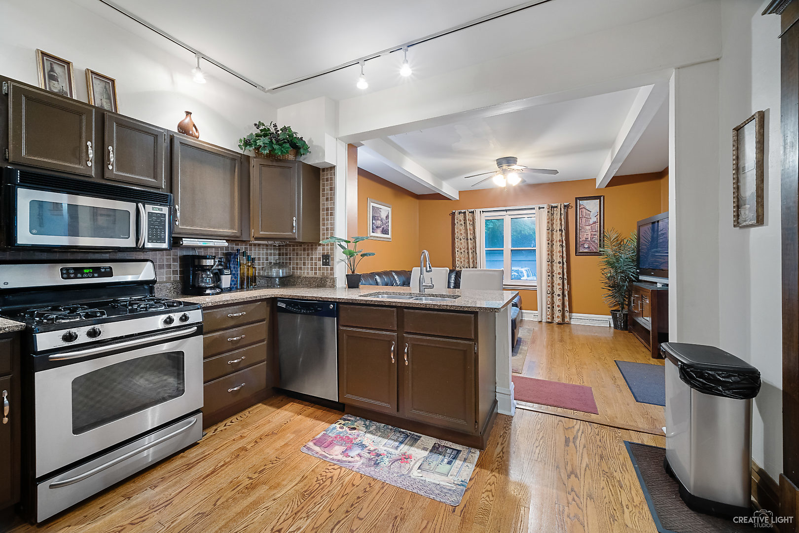 833 North Spring Street Elgin, IL 60120 - Photo 12 of 27