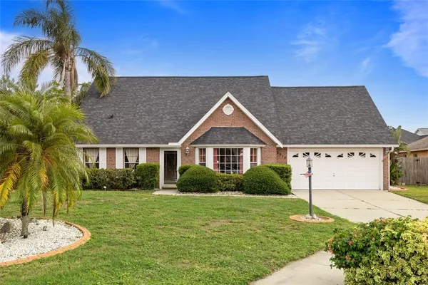 a view of house with a yard