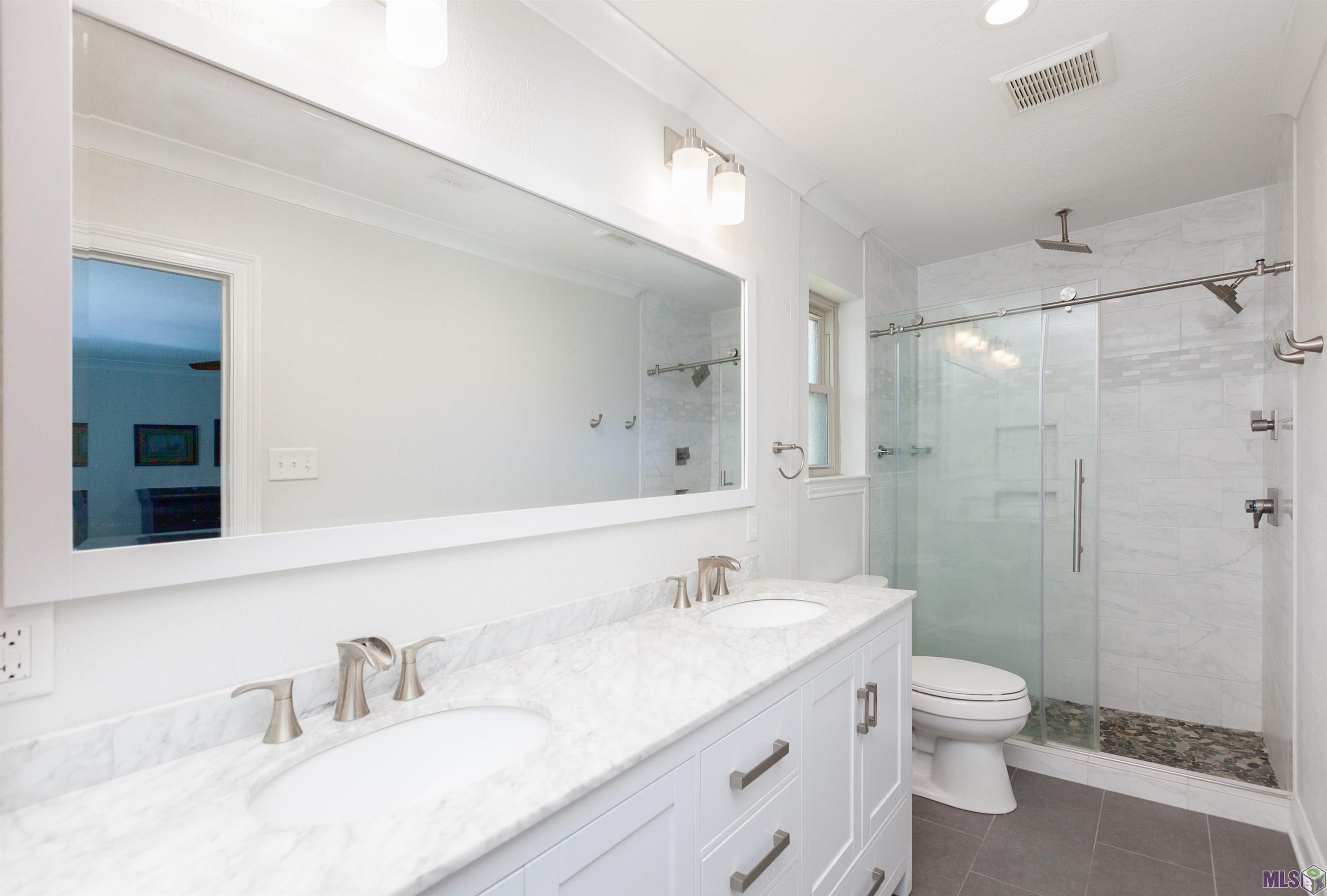 1144 Rue Crozat Baton Rouge, LA 70810 - Photo 19 of 39 Primary En Suite Bath