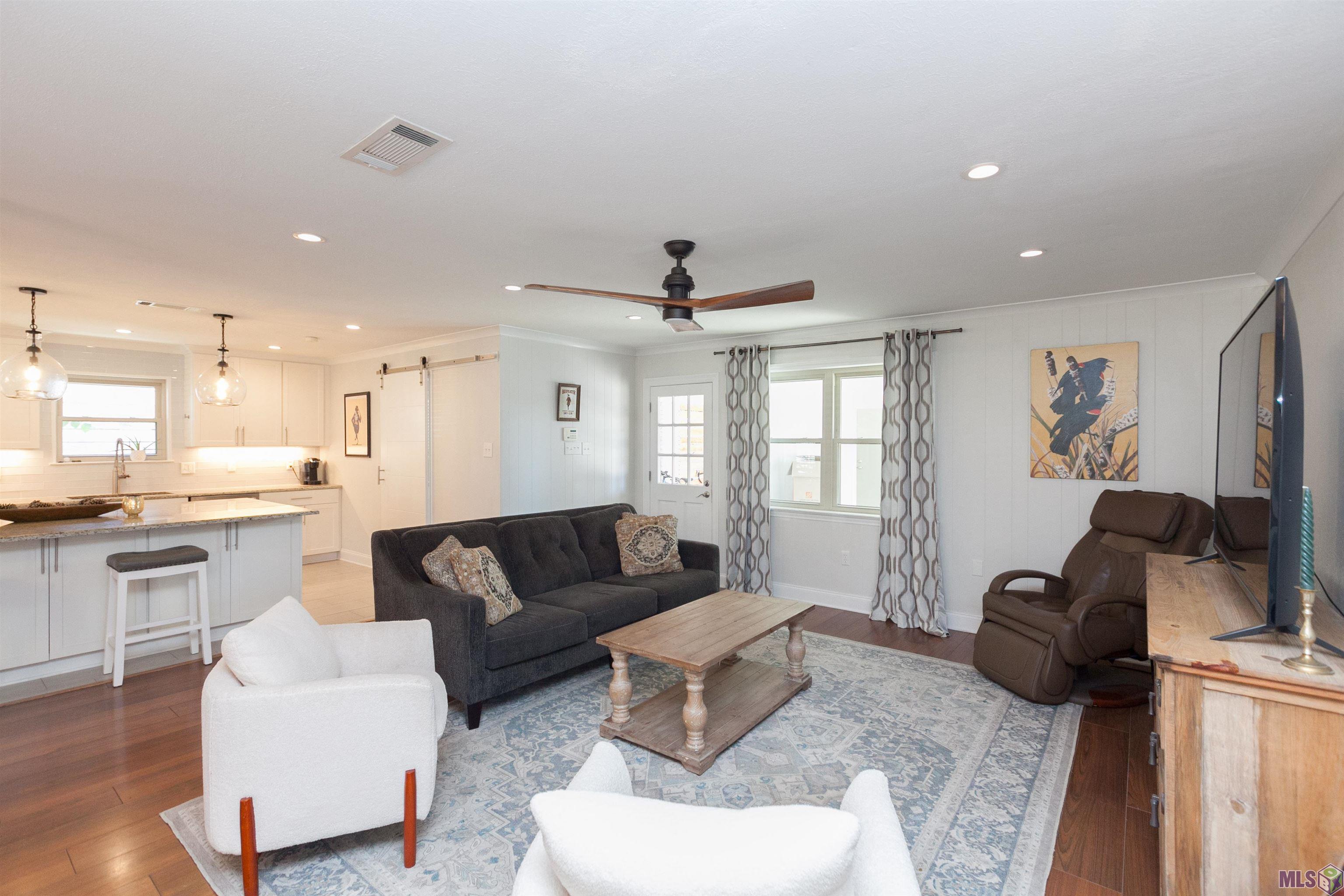 1144 Rue Crozat Baton Rouge, LA 70810 - Photo 4 of 39 Living Room