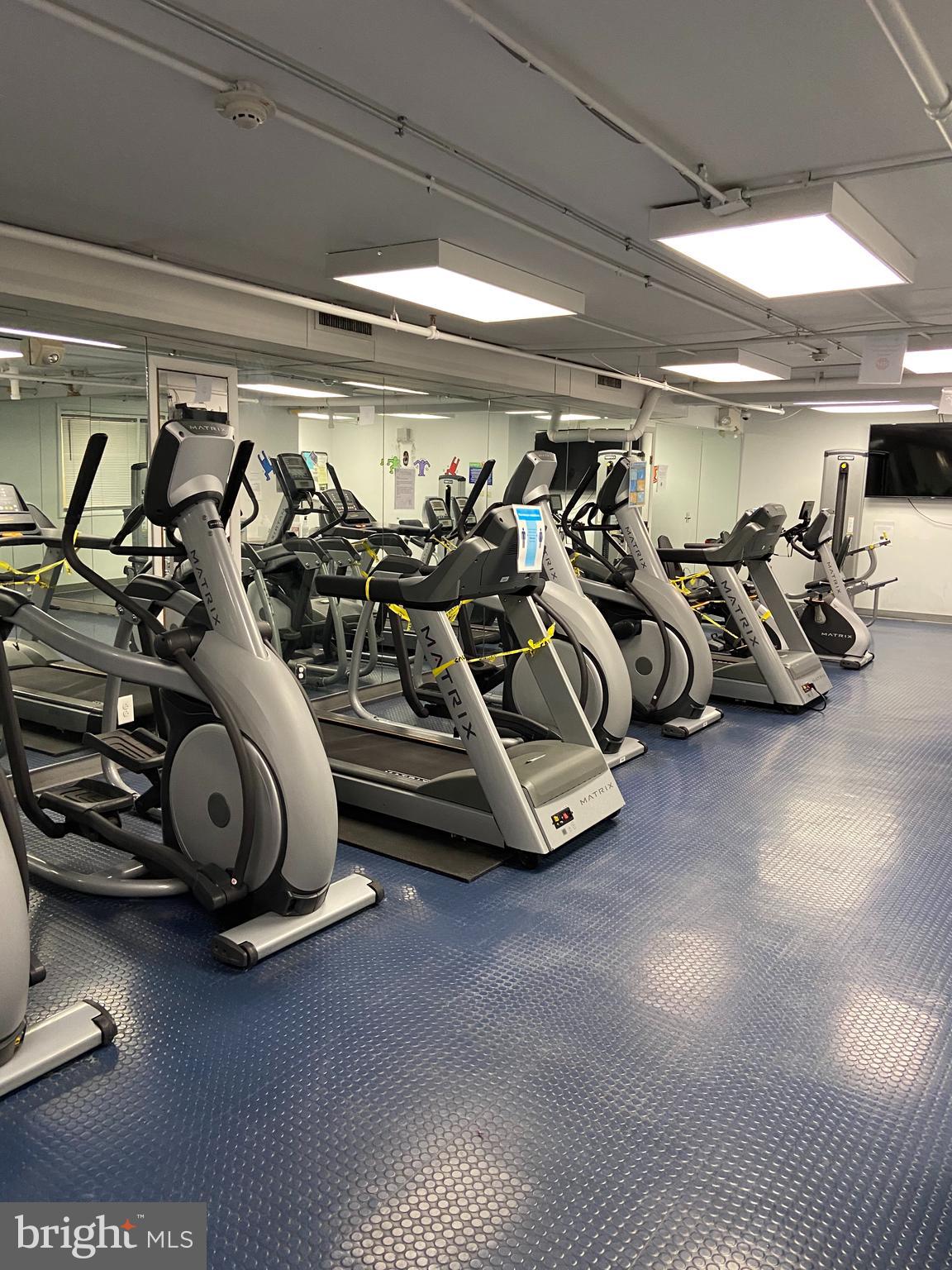 2101-17 Chestnut Street, Unit 319 Philadelphia, PA 19103 - Photo 31 of 33 a view of a room with gym equipment