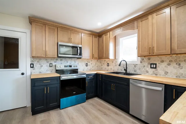 $229,000 | 4502 Northwest Scenic Drive, Peoria, IL 61615