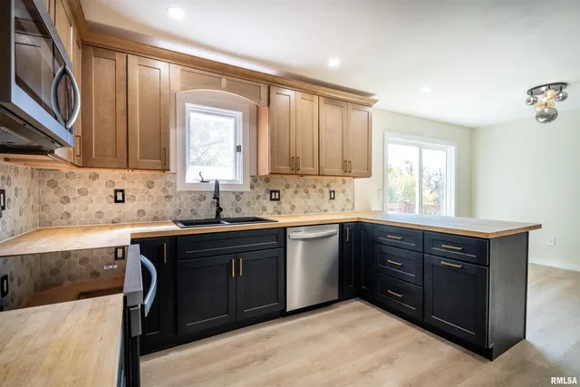 $229,000 | 4502 Northwest Scenic Drive, Peoria, IL 61615