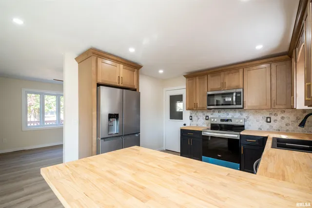 $229,000 | 4502 Northwest Scenic Drive, Peoria, IL 61615