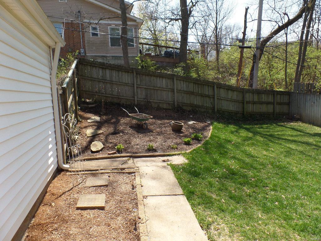 1183 North Berry Road Glendale, MO 63122 - Photo 34 of 37 Gallery Image 34