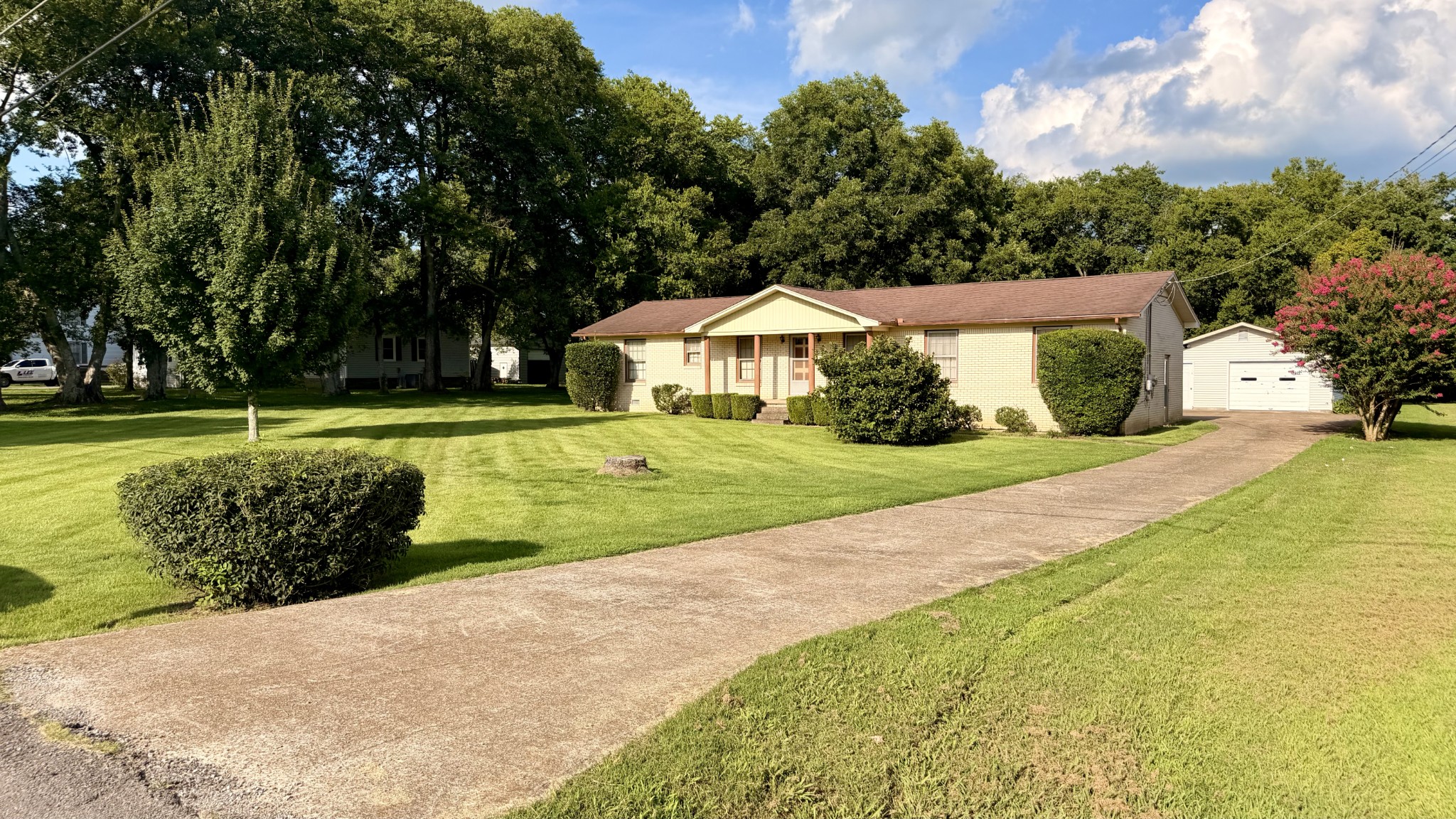 229 Robinhood Road Pulaski, TN 38478 - Photo 4 of 33